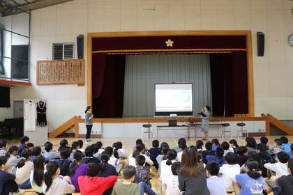 Български дипломати посетиха начално училище в Токио